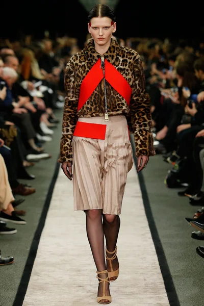 Look 26
